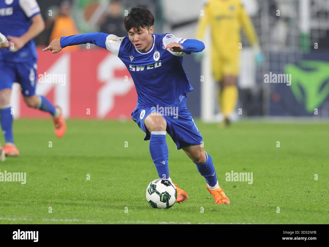Firo football dfb cup round vfl borussia mnchengladbach ksc karlsruher karlsruhe sc shio fukuda of ksc plays the ball individ