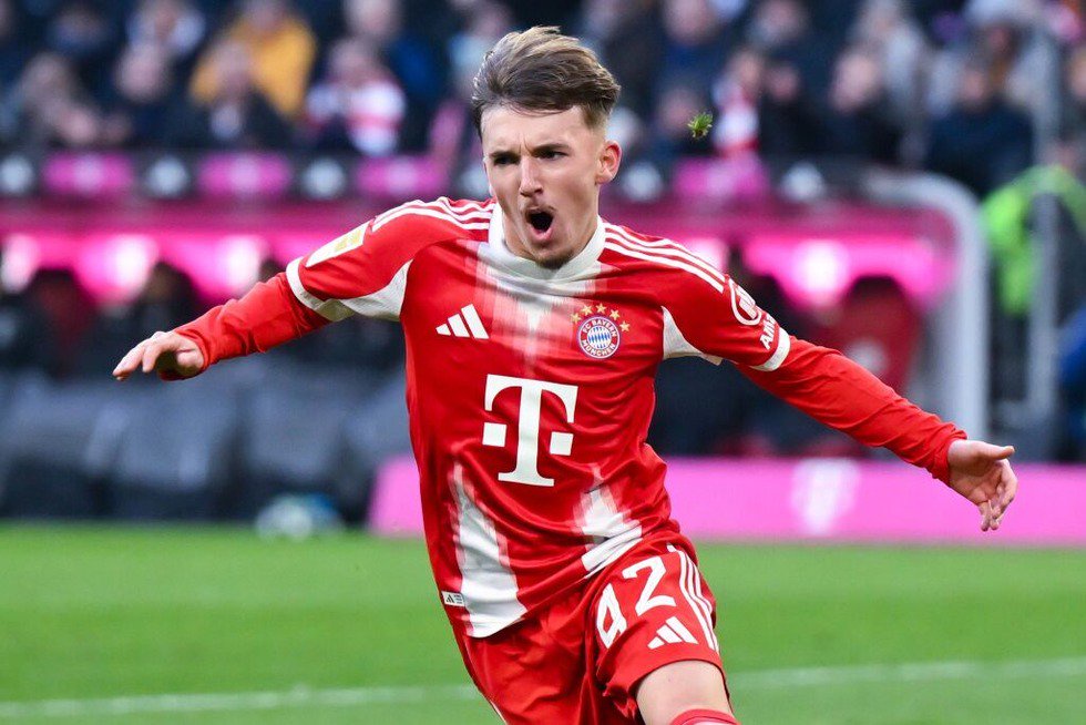 Lennart Karl bei seinem Tor gegen den ...FC Bayern im November 2025 in München.  | Foto: Sven Hoppe (dpa)