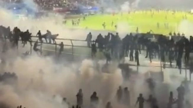 Ada Tembakan Gas Air Mata di Kanjuruhan Meski Dilarang FIFA, PSSI 'Cuci Tangan': Kami Tidak Campuri SOP Polisi