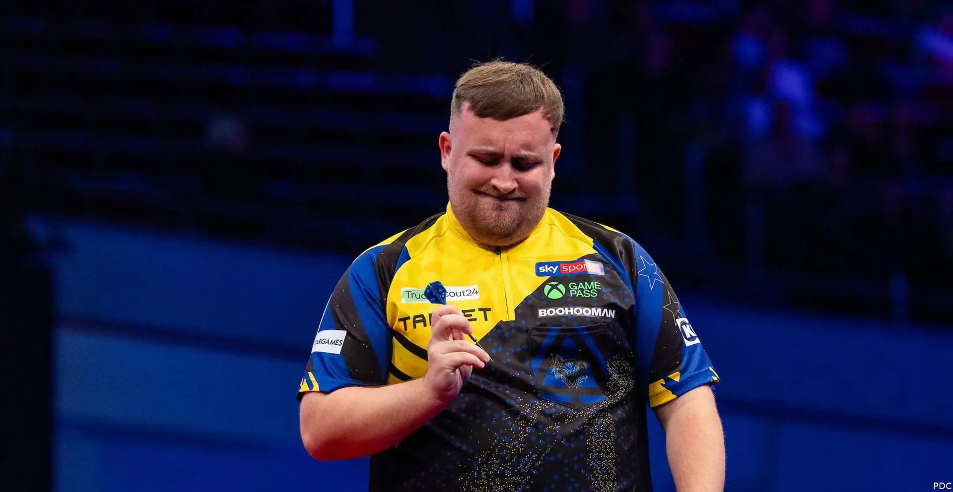Luke Littler examining dart