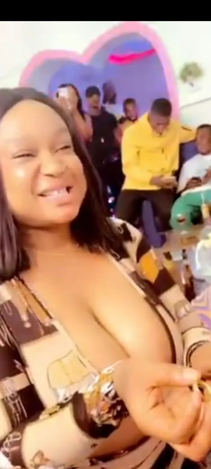 "Say yes" - Lady goes on her knees to propose to Portable (Video)