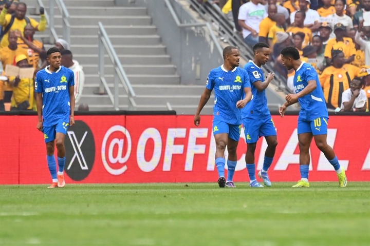 JOHANNESBURG, SOUTH AFRICA - SEPTEMBER 28:  Mamelodi Sundowns celebrate their goal during the Betway Premiership match between Kaizer Chiefs and Mamelodi Sundowns at FNB Stadium on September 28, 2024 in Johannesburg, South Africa. 