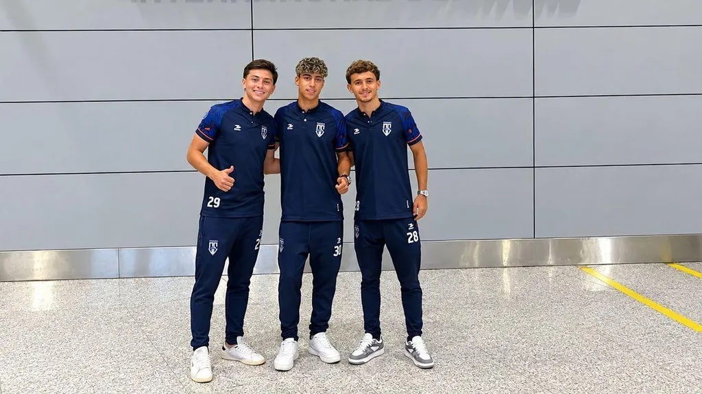 Jovens do Coimbra FC que vão treinar com o FC Porto (FOTO: X)