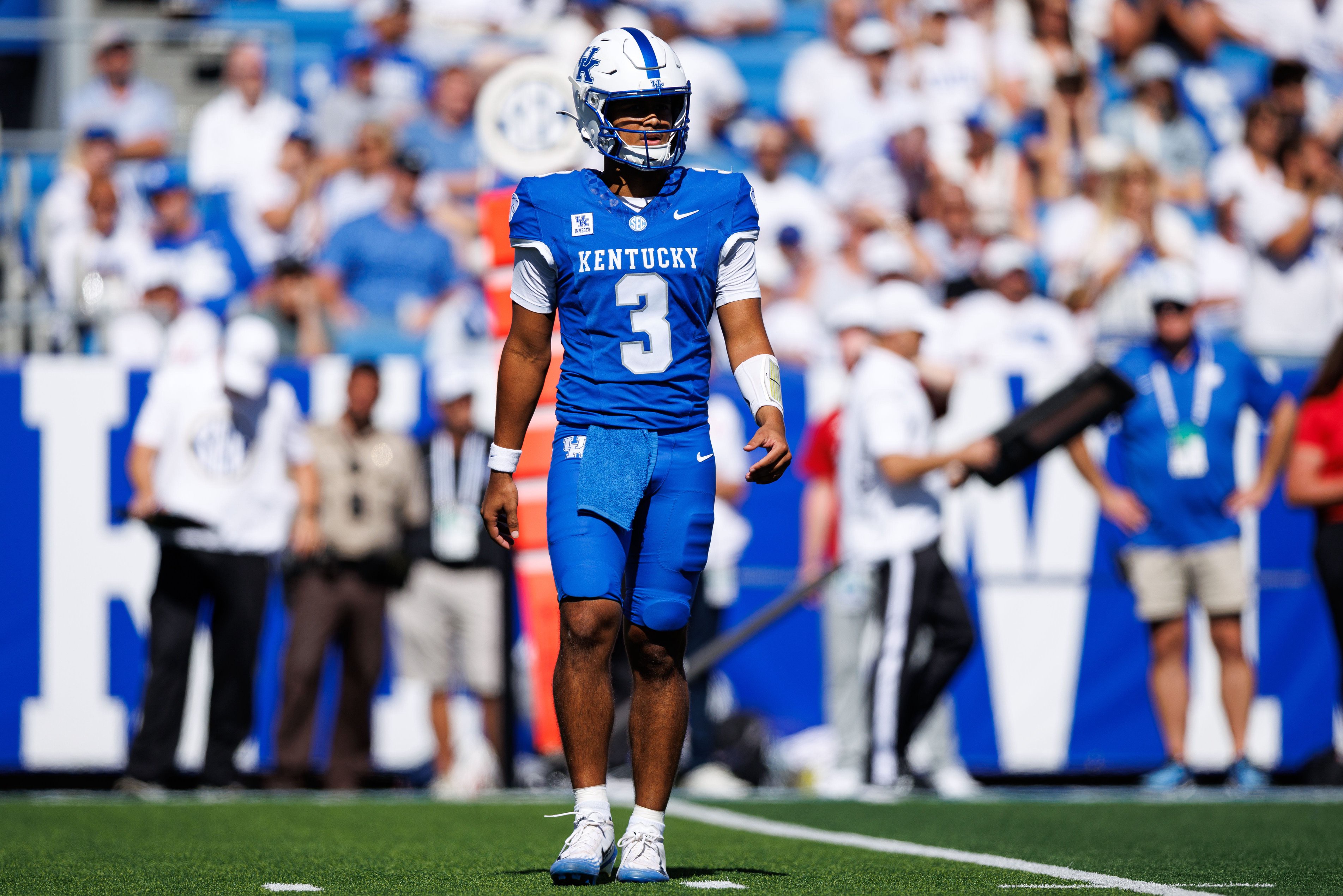 Sep 26, 2026; Lexington, Kentucky, USA;  Kentucky Wildcats quarterback Kenny Minchey (3) looks to the sideline during the third quarter against the South Alabama Jaguars at Kroger Field.  Mandatory Credit: Jordan Prather-Imagn Images