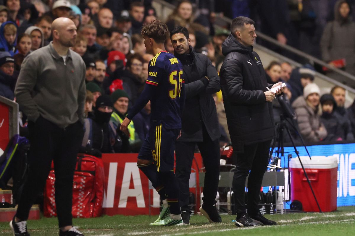 Mikel Arteta rants at Max Dowman after his sending off in Arsenal's shock defeat at Fleetwood Town