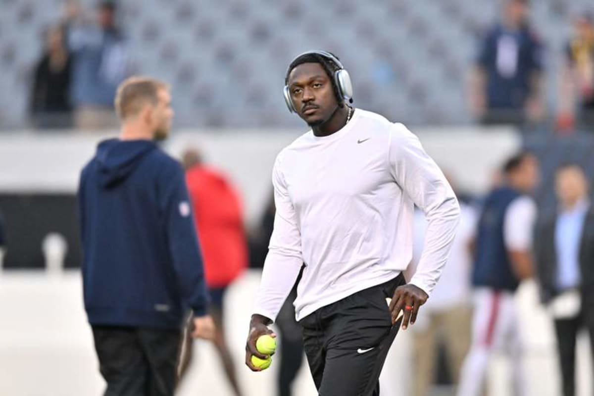 Oct 22, 2026; Chicago, Illinois, USA; New England Patriots wide receiver A.J. Brown (1) warms up prior to the game against the Chicago Bears at Soldier Field. © Patrick Gorski-Imagn Images