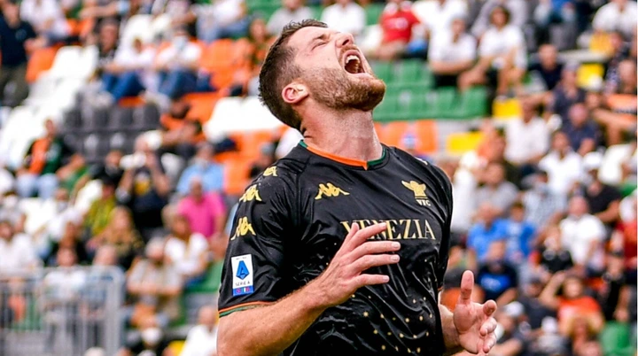 Thomas Henry - Player profile 22/23 | Transfermarkt