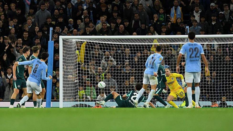 Mateo Kovacic scores for Manchester City