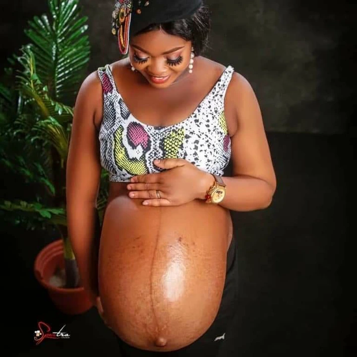 Popular celebrities who displayed their heavy pregnancies to the world - Photos