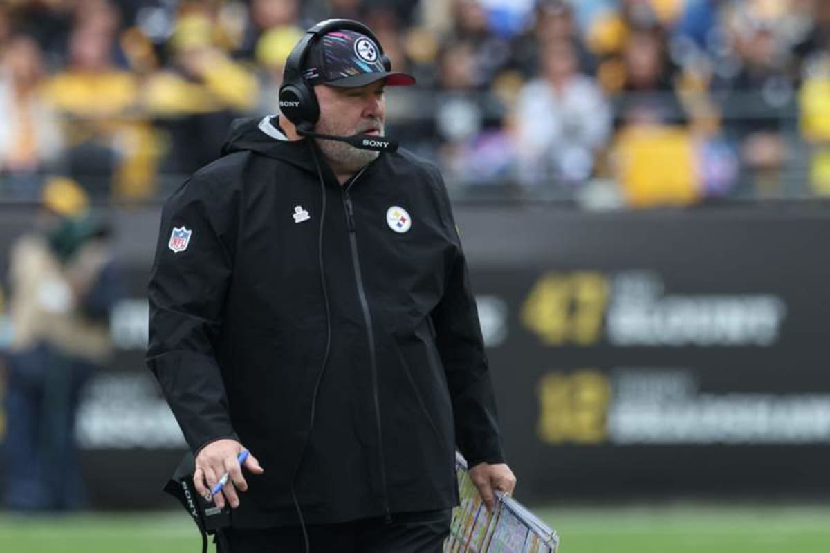 Oct 11, 2026; Pittsburgh, Pennsylvania, USA; Pittsburgh Steelers head coach Mike McCarthy looks on in the second quarter against the Indianapolis Colts at Acrisure Stadium. © Charles LeClaire-Imagn Images