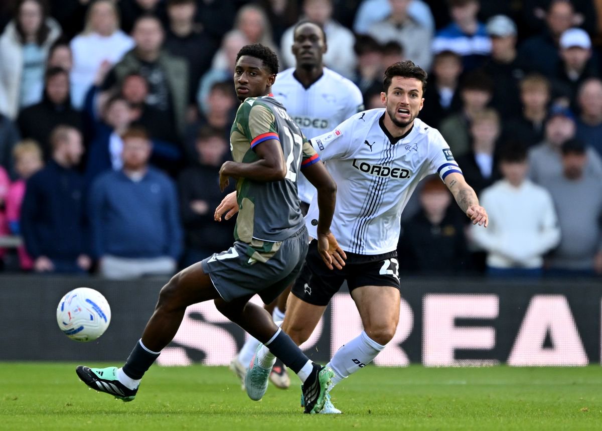 Stoke City's Djibril Soumare (left) and Derby County's Lewis Travis battle for the ball 