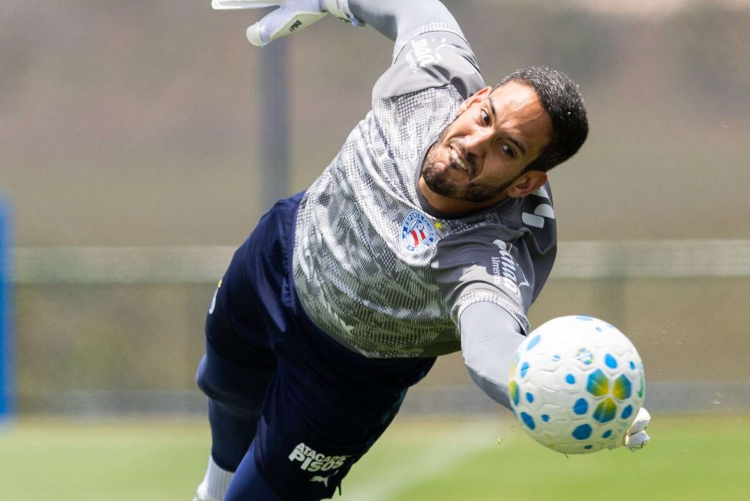 Goleiro Ronaldo em treino da última sexta (16/10) –