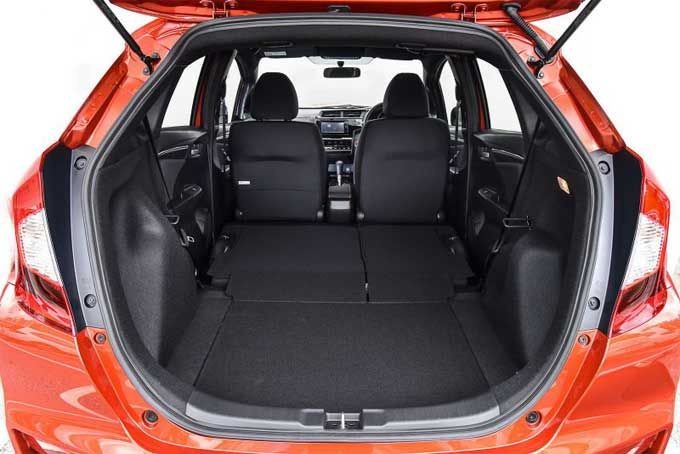 Honda Jazz: Harga dan Spesifikasi