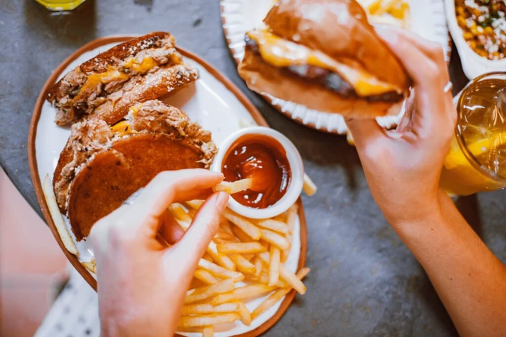7 things you should stop doing immediately after eating
