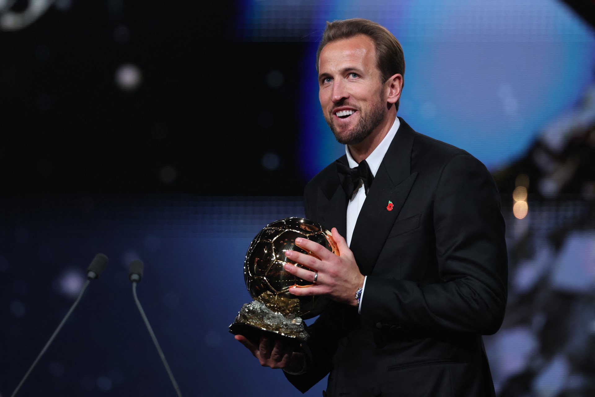 Harry Kane foi eleito o vencedor da Bola de Ouro 2026 em cerim&ocirc;nia realizada nesta segunda-feira (26) - Franck Fife / AFP
