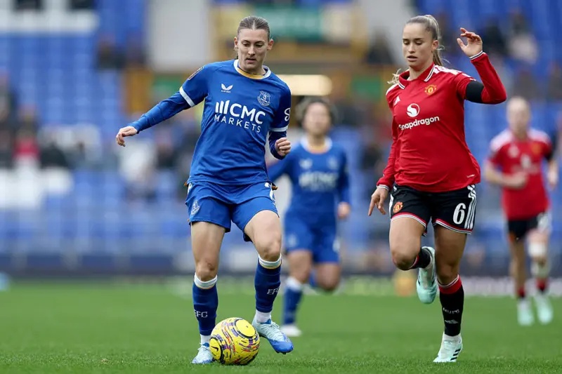 Andrea Medina chases Hannah Blundell