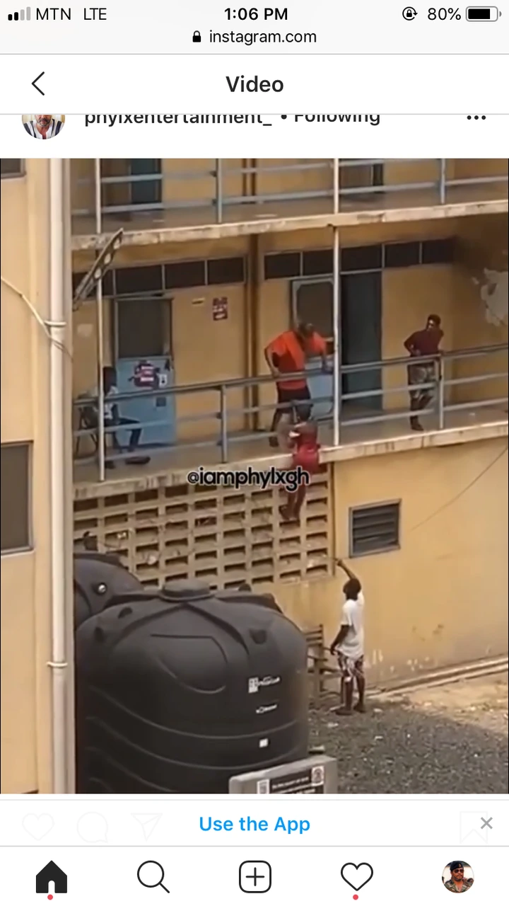 Akosua SpidermanðŸ˜‚ Accra Technical University student climbs building to see her boyfriend (video) 2