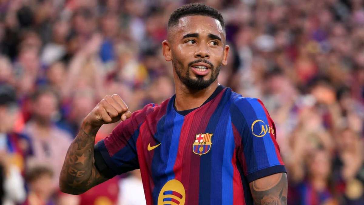 Jesus supera Neymar e Ronaldinho em início no Barça