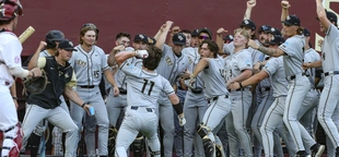 Sundean’s pinch-hit RBI single in the ninth lifts UCF to 8-7 victory over Alabama in NCAA Tournament