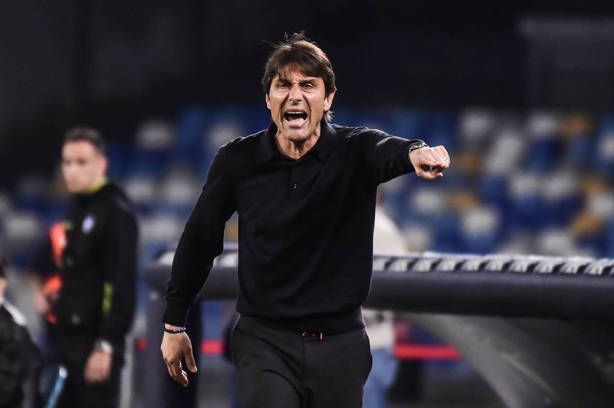 Antonio Conte manager of SSC Napoli gestures during the Serie A match between Napoli and Genoa at Stadio Diego Armando Maradona