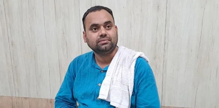 Exclusive: वेतन के 23.82 लाख विश्वविद्यालय को लौटाने वाले प्रोफेसर के खाते में महज 970 रुपये, लगे ये आरोप