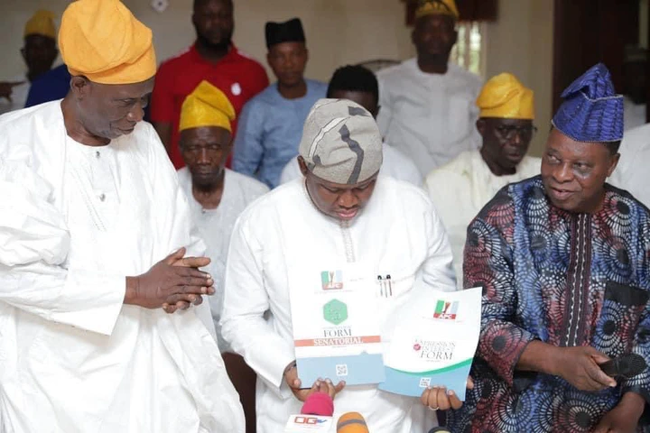 Drama, knocks, as Lagos senator, Yayi, seeking Ogun seat weeps before constituents