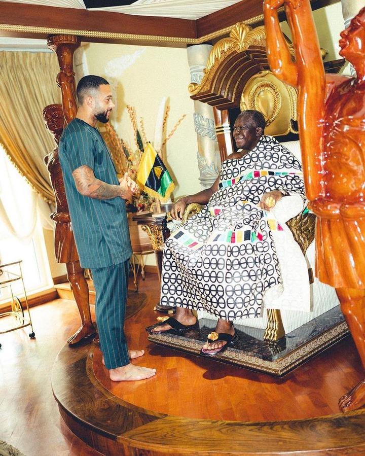 Memphis Depay meets King Otumfuo Osei Tutu in Ghana