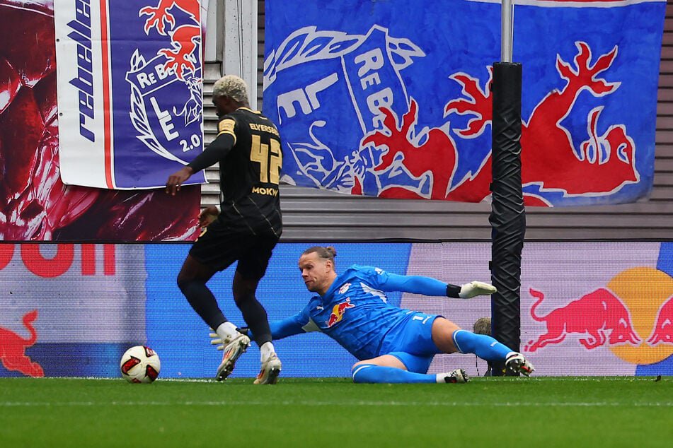 Nach seiner weißen Weste gegen Elversberg darf Örjan Nyland (36, r.) auch in Essen spielen.
