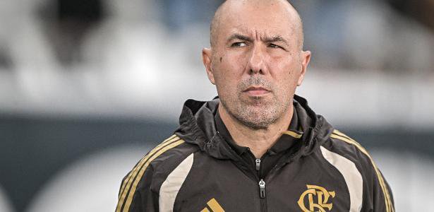 Flamengo goleia Vasco e coloca pressão no Palmeiras pelo título