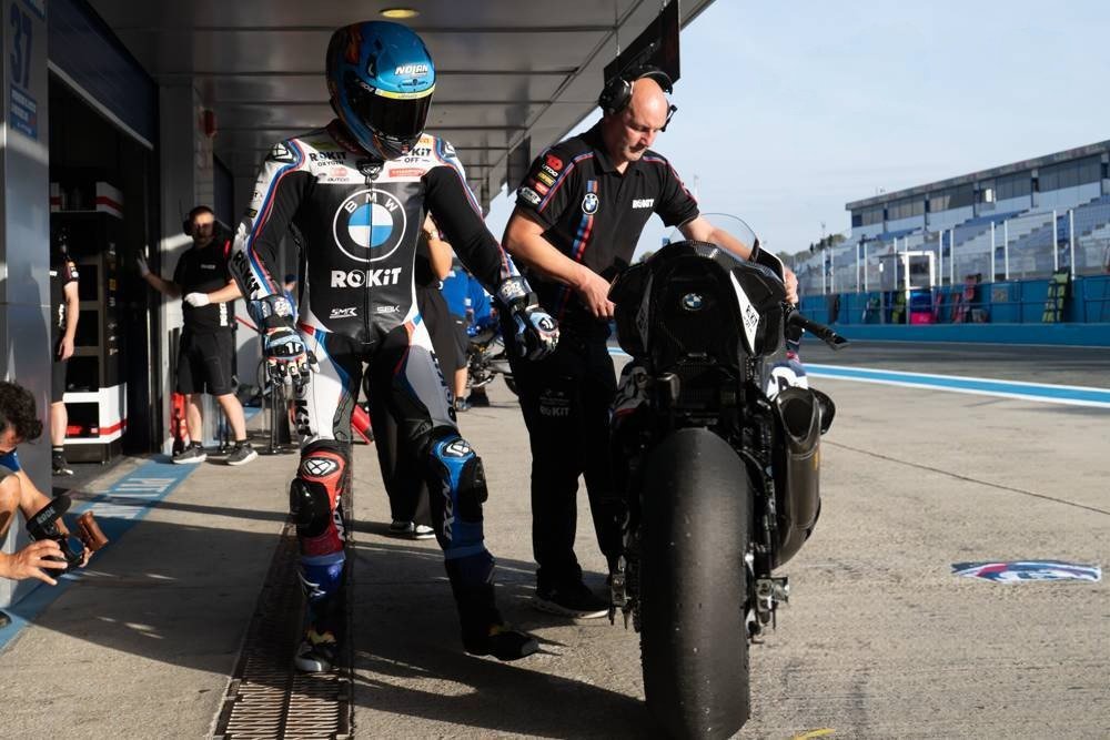 Bulega gagne à nouveau alors que Sam Lowes sépare les Ducati Aruba.it et la course de Miguel Oliveira se termine au huitième tour.