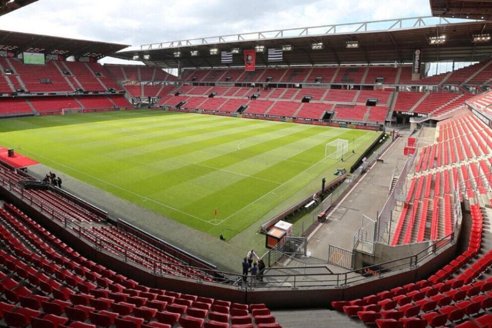 Challenge qualité foot. Le Trégor FC et le FC Lizildry invités au Roazhon Park 74 clubs sont invités par la Ligue de Bretagne de Football le samedi 7 décembre au Roazhon Park. (Photo Stade rennais FC) - staderennais-roazhonpark-01