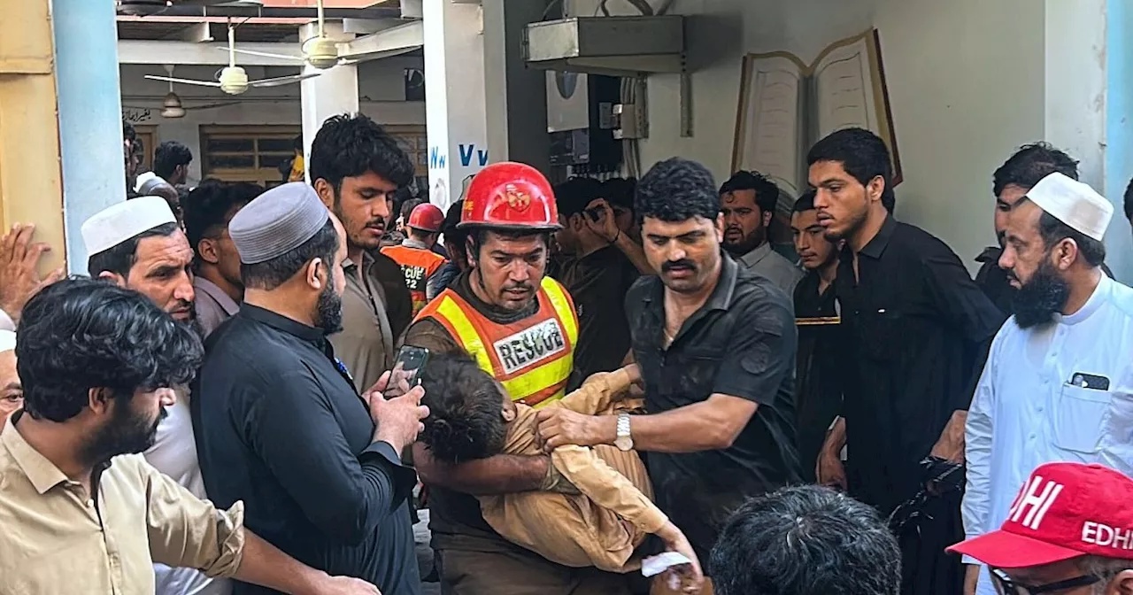 Schuldach in Pakistan stürzt ein - Mindestens 35 Tote