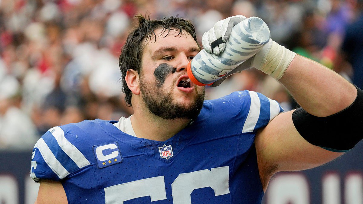 Quenton Nelson drinks water
