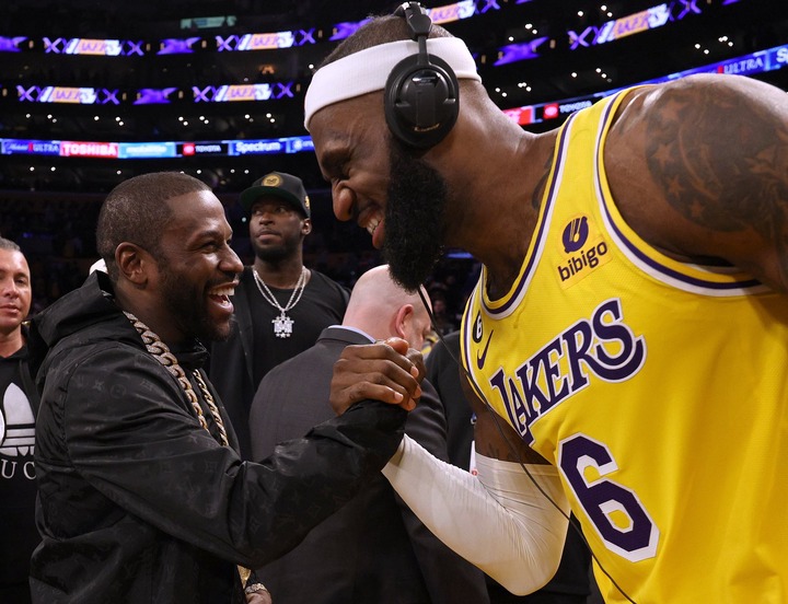 Mayweather was in attendance with a chain as LeBron James became the NBA's all-time leading scorer