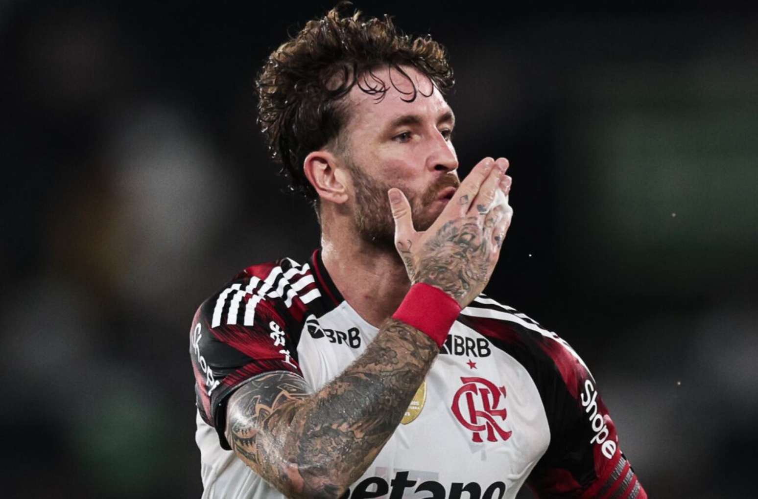 Léo Pereira comemora golaço de falta contra o Botafogo –