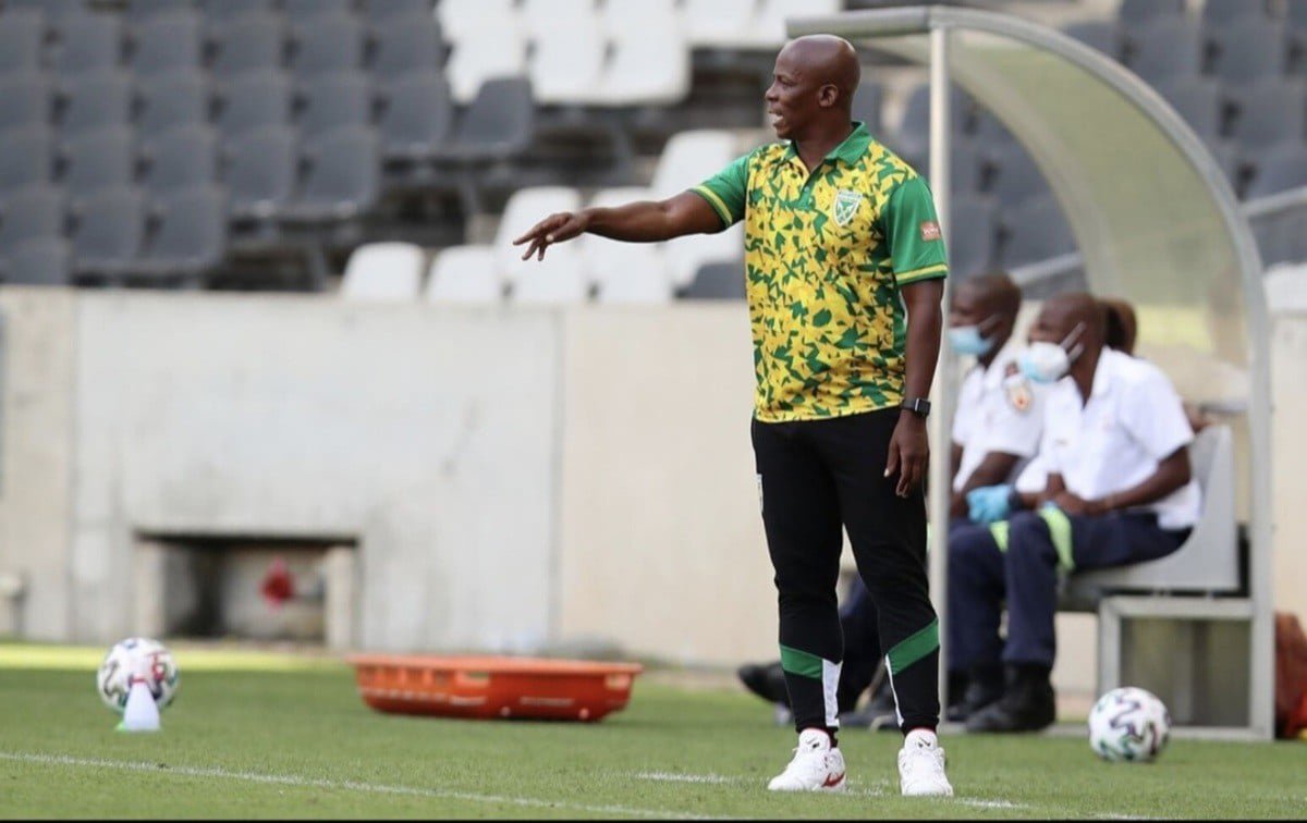 Mandla Ncikazi giving instructions on the bench at Golden Arrows