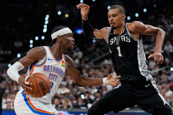 Les duels sont toujours acharnés entre le Thunder de Shai Gilgeous-Alexander et les Spurs de Victor Wembanyama. 