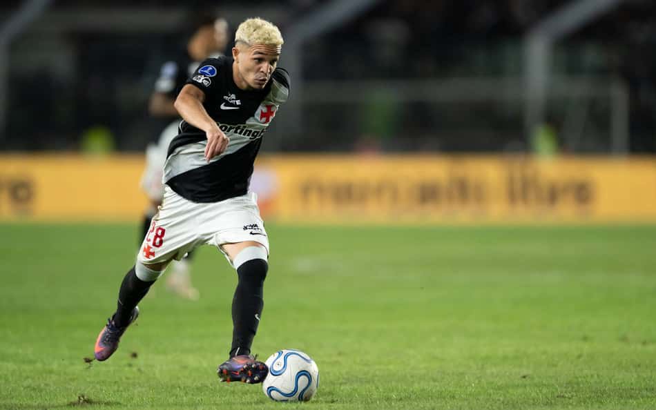 Adson em ação durante Vasco e Boca Juniors, pela Sul-Americana