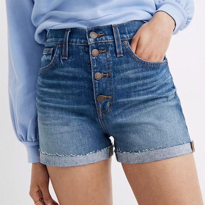 12 New Updated Ways to Wear Denim Shorts This Summer