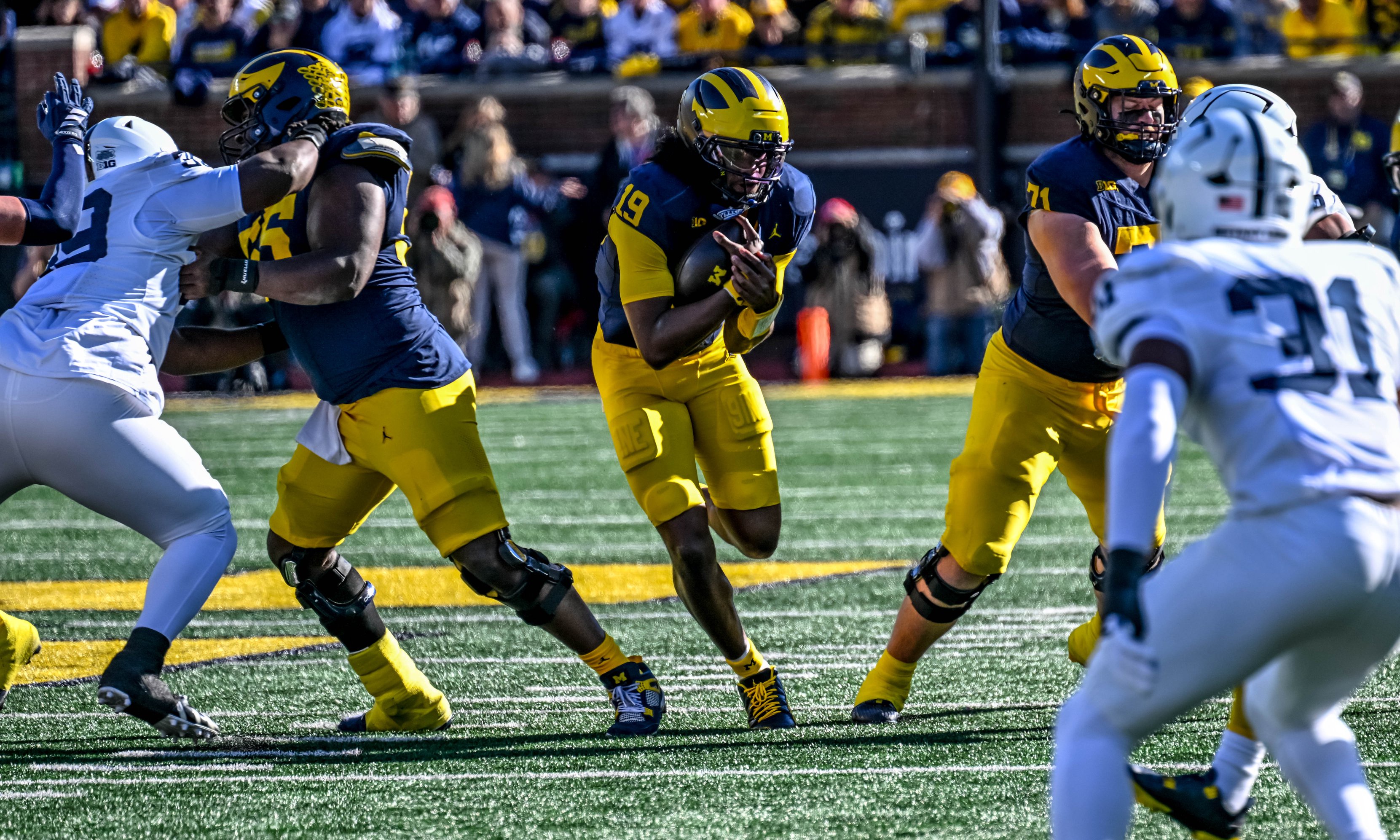 Bryce Underwood carries the football in the first half vs. Penn STate