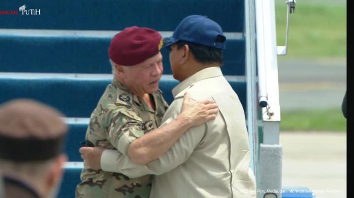 Momen Prabowo Antar Kepulangan Raja Yordania di Halim, Kasih Pelukan Sebelum Naik Pesawat