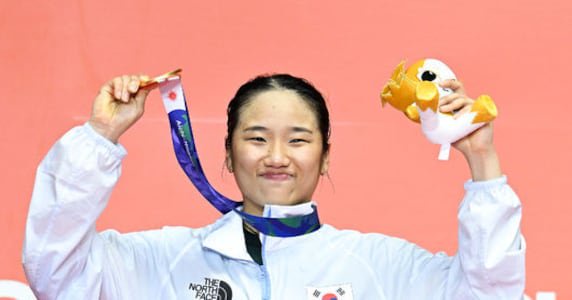 An Se-young Extends 42-Match Win Streak to Reach Denmark Open Semifinals