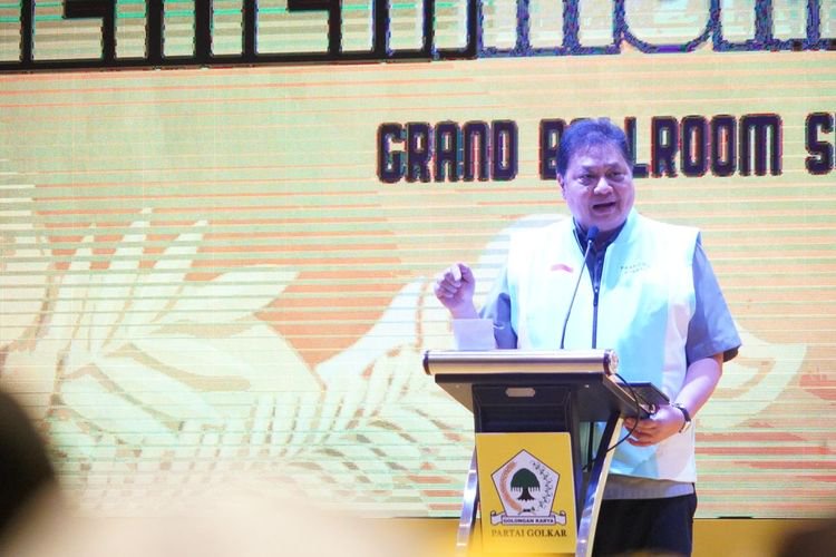 Ketua Umum Partai Golkar Airlangga Hartarto dalam Konsolidasi Pemenangan Pemilu di Kota Bandung, Jawa Barat, Jumat (19/1/2024).