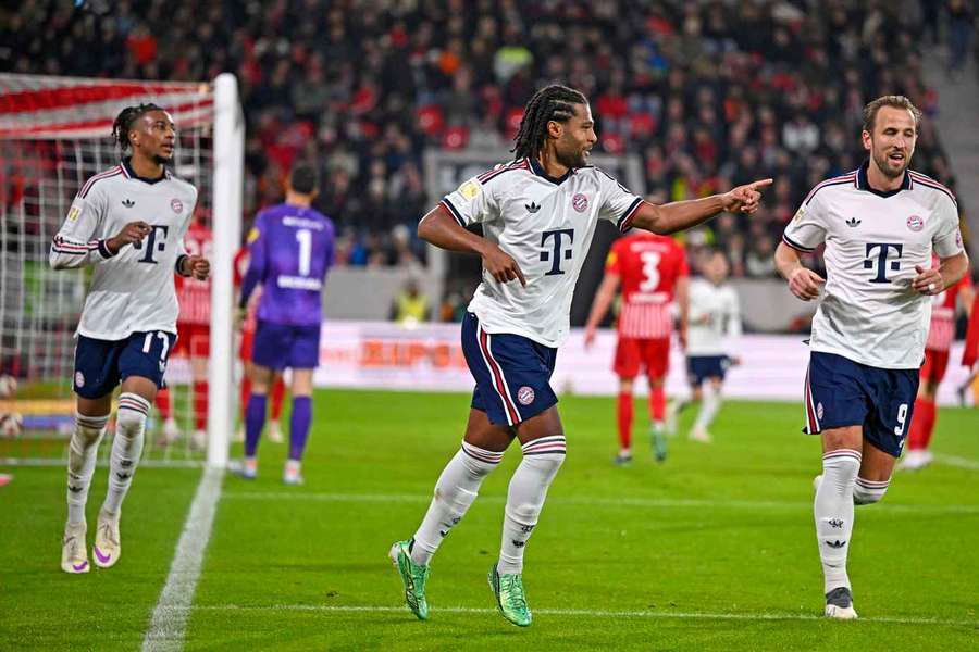 Michael Olise, Serge Gnabry and Harry Kane after Gnabry's goal