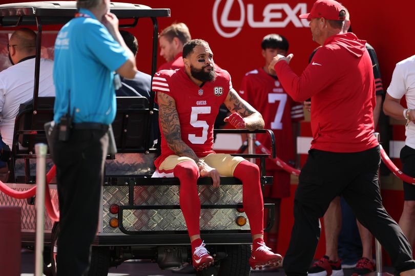 Mike Evans #5 of the San Francisco left the field after sustaining an injury