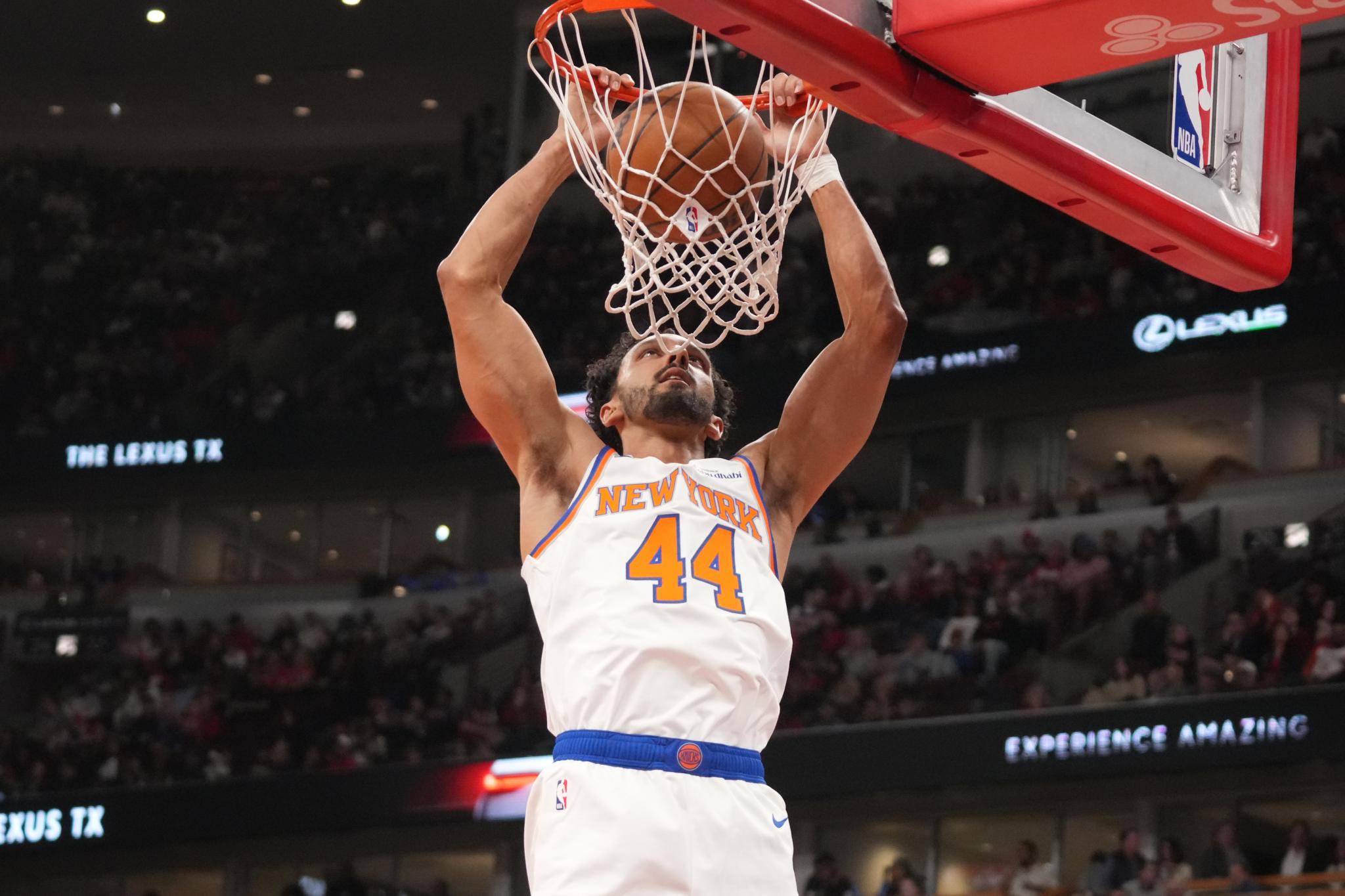 New York Knicks guard Landry Shamet dunks the ball against the Chicago Bulls.