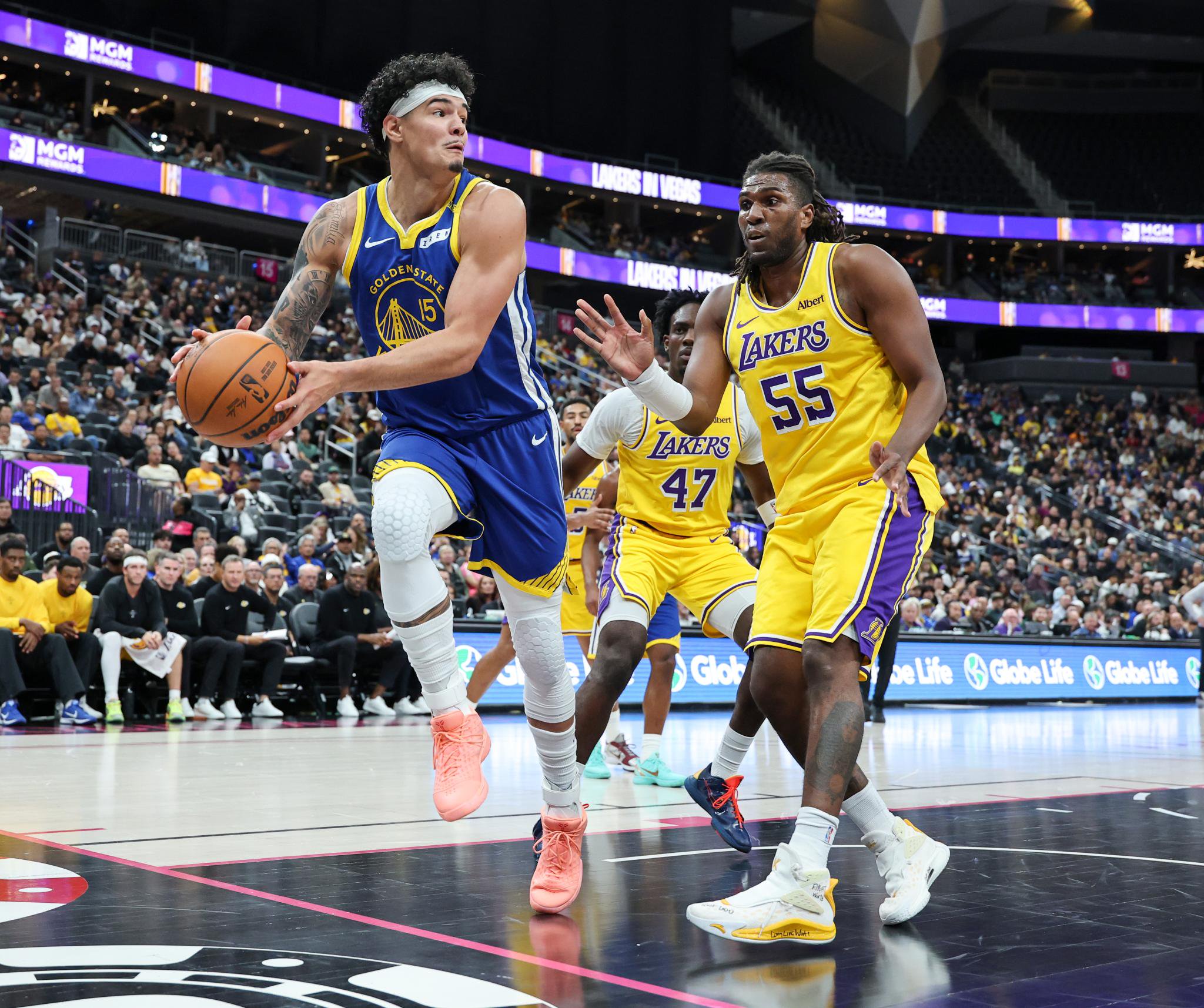 Golden State Warriors' Gui Santos passes the ball against Los Angeles Lakers' Kevon Looney.