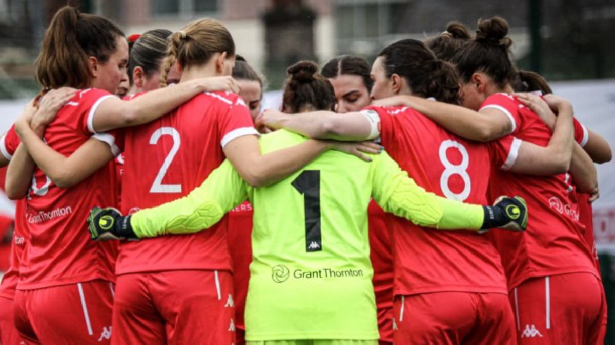 Jersey Bulls Women huddle before a match