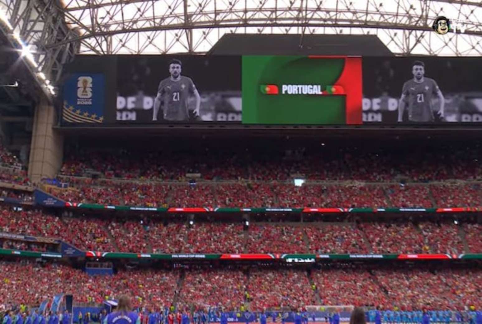Homenagem a Diogo Jota no telão do Estádio de Houston na Copa do Mundo 2026.