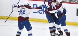 Avalanche score 4 in 2nd period, beat Jets 5-2 and even first-round playoff series at 1-1